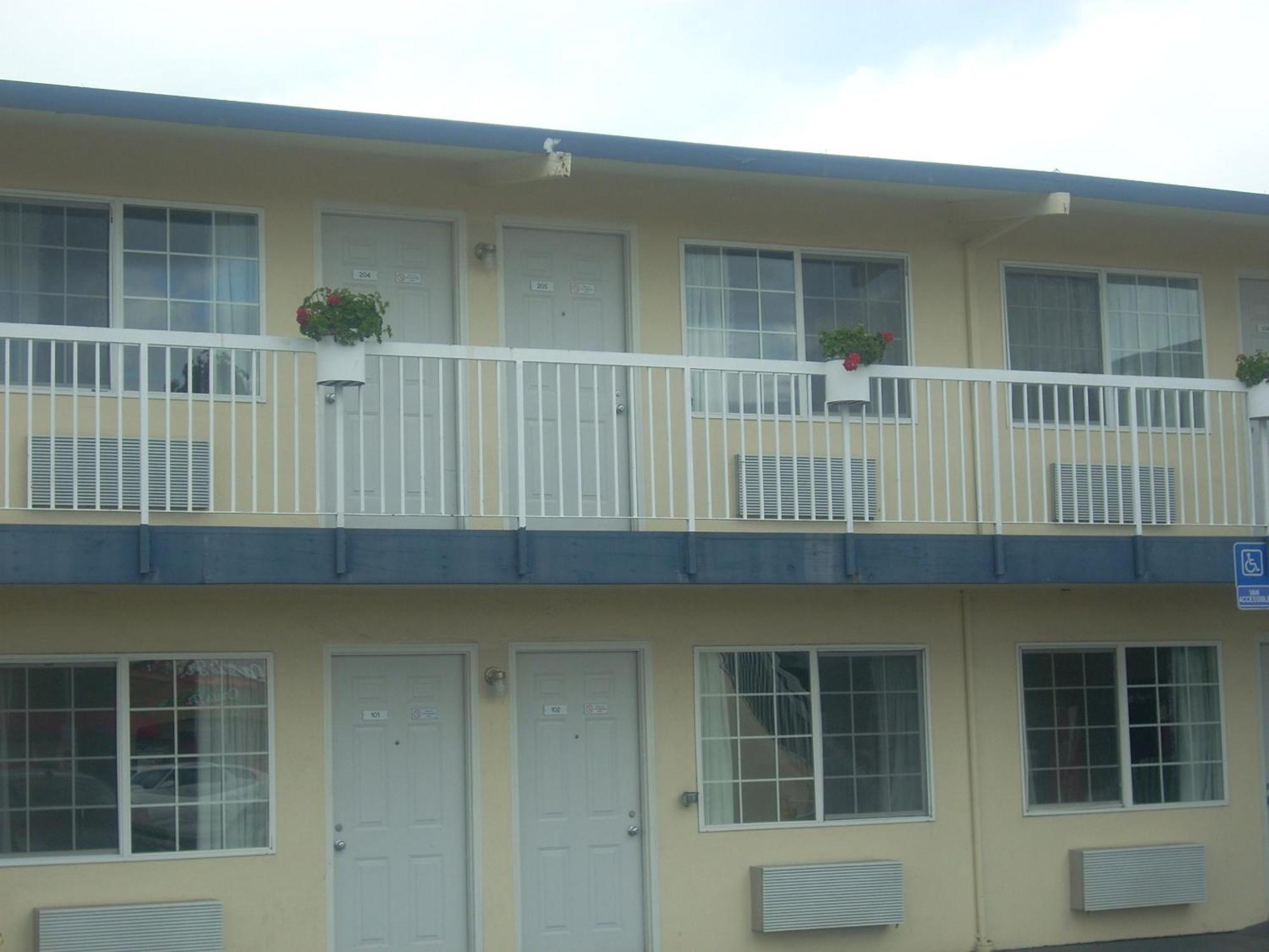 Economy Inn Seaside Bagian luar foto